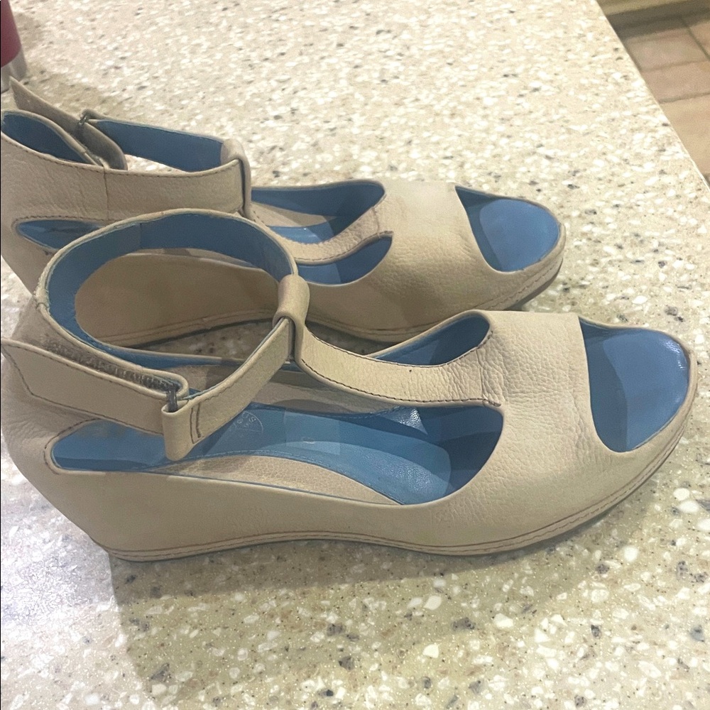 Ara leather Elegant Beige Wedge Sandals